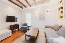 Elegant Forsyth Park Carriage House, Dog-Friendly