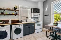Parkside Downtown 3BR Duplex w/ Private Backyard