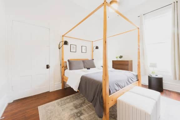 212 E Waldburg Unit B