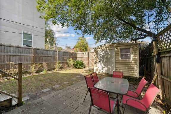 518 E Henry Upper