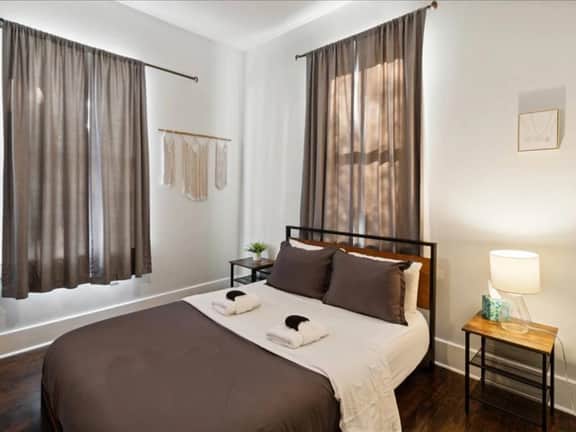 Yellow Pop on Starland | Sleeps 19 | Entire Duplex