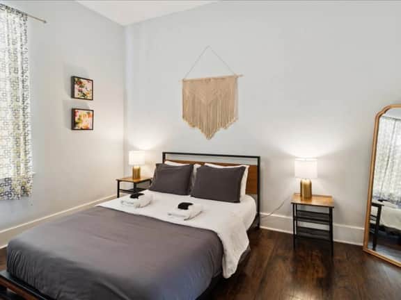 Yellow Pop on Starland | Sleeps 19 | Entire Duplex