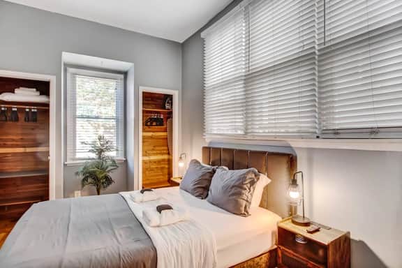 Parkside Downtown 3BR Duplex w/ Private Backyard