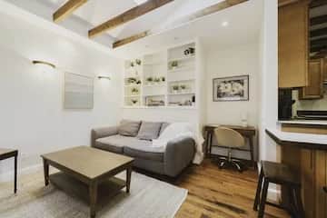 Elegant Forsyth Park Carriage House, Dog-Friendly