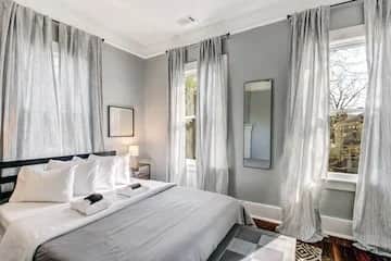 518 E Henry Upper